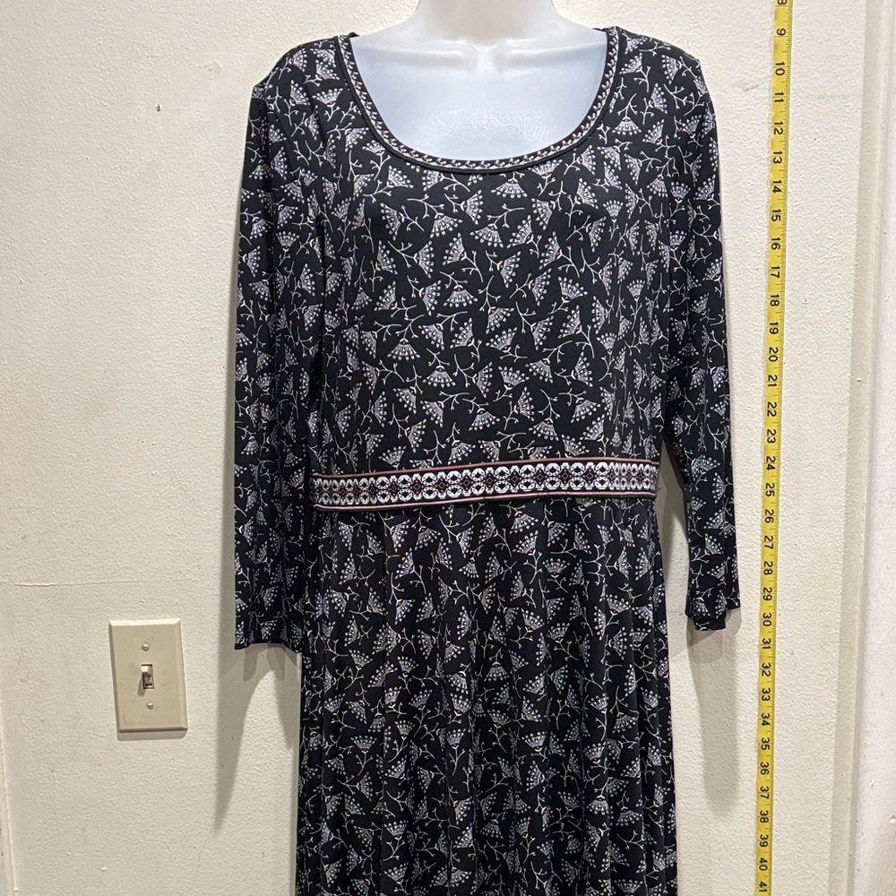 Max Studio Black and White Floral Long Sleeve Dress